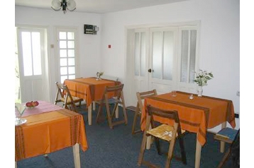 Rumanía Privát Almaş, Exterior